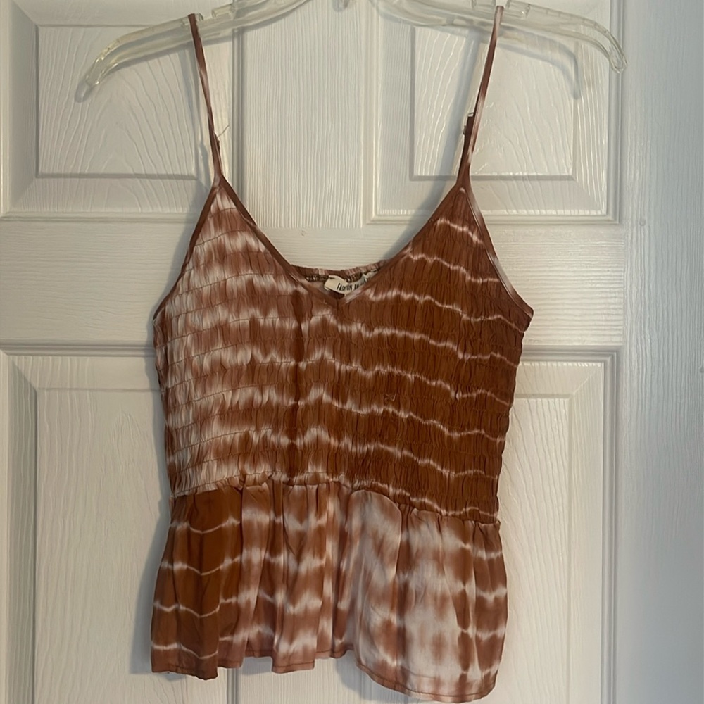Medium top with adjustable straps